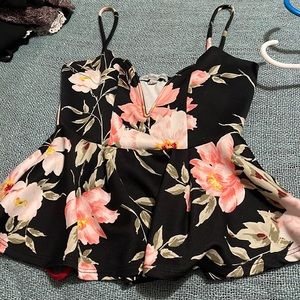 Cute top!! Size: small